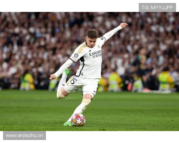 贝林厄姆 vs 莫德里奇:技术掌控与中场节奏对比分析 贝林厄姆 vs 莫德里奇:技术掌控与中场节奏对比分析