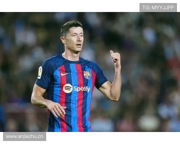 莱万又换豪车了，这开起来得多少工资才能hold得住啊？