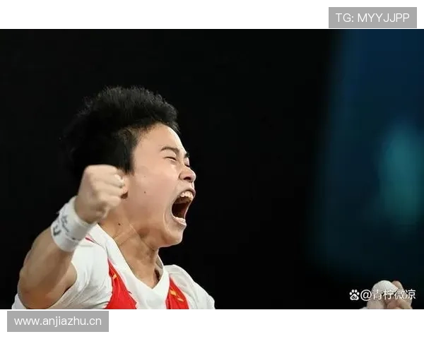 侯志慧赛前啃鸡腿，领奖台上指甲油还没干