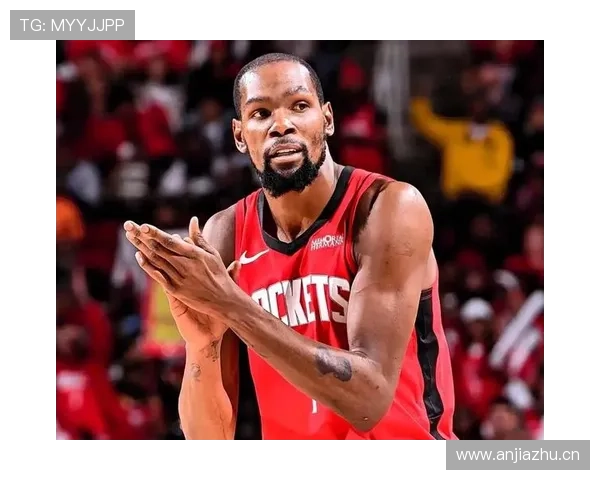 杜兰特家的冰箱里只放蛋白粉和冰水，连瓶可乐都找不到