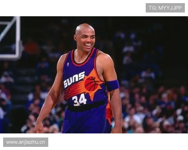 查尔斯·巴克利篮下强攻提升球队内线效率明显优于同时代大个子